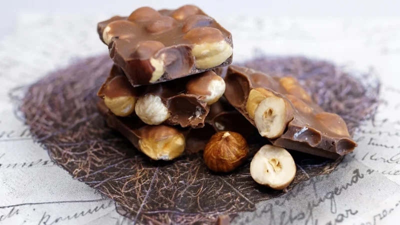 Alpen Nussbeisser Gold Czekolada Mleczna Z Całymi Orzechami Laskowymi 220G