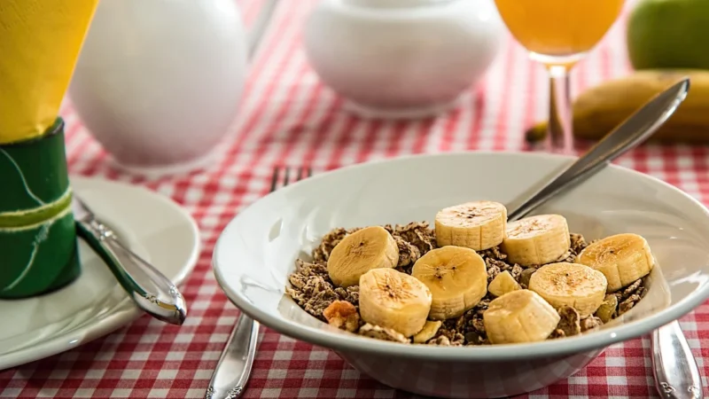 Sante Baton Zbożowy Crunchy Musli Z Dodatkiem Bananów Podlany Czekoladą 40G