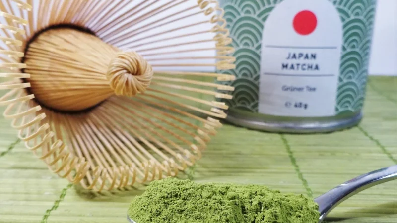 ZESTAW HERBATA ZIELONA MATCHA W PROSZKU CODZIENNA BIO 30 g + MIOTEŁKA BAMBUSOWA CHASEN – MOYA MATCHA